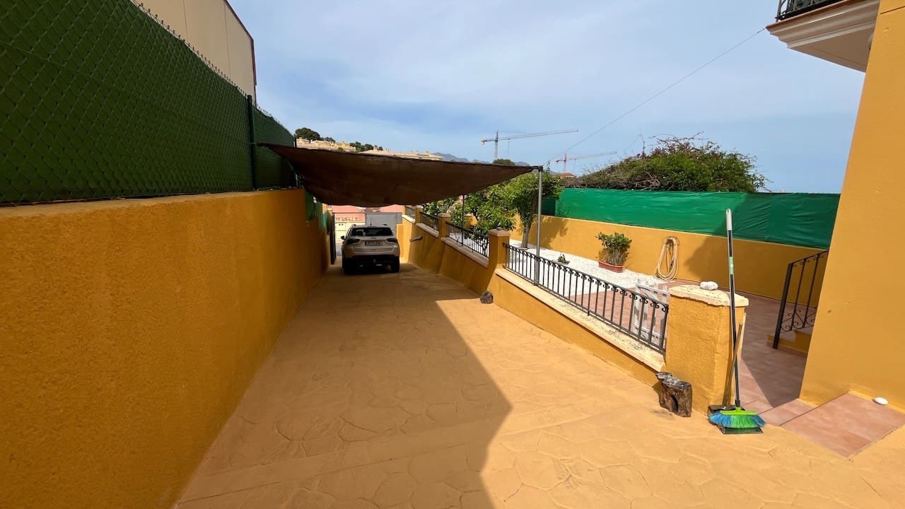 4 soverom Kjedet enebolig til salgs i La Nucia med garasje - € 319 000 (Ref: 9241062)