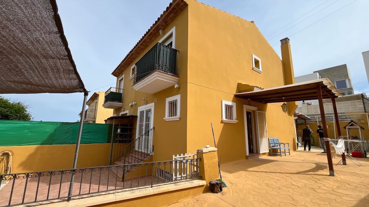 4 soverom Kjedet enebolig til salgs i La Nucia med garasje - € 319 000 (Ref: 9241062)