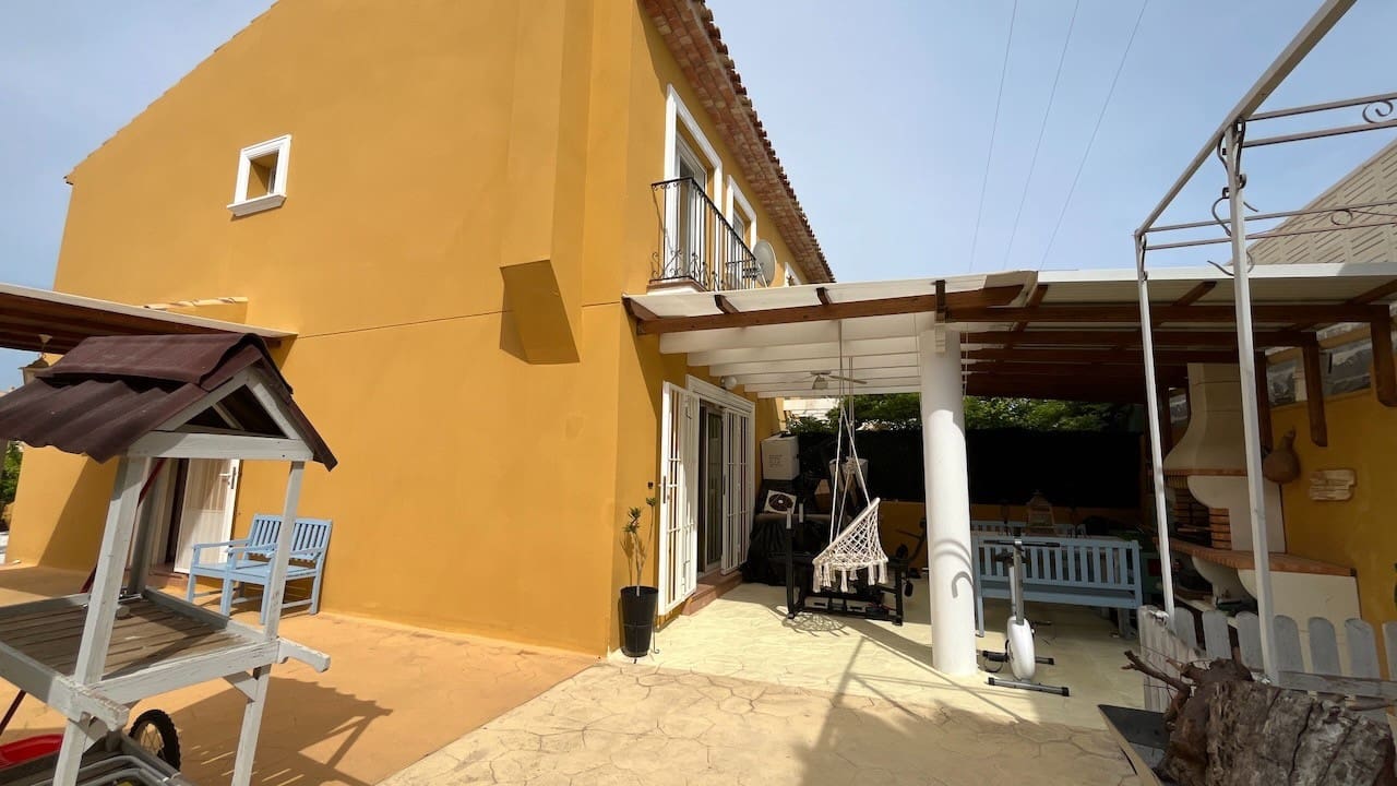 4 soverom Kjedet enebolig til salgs i La Nucia med garasje - € 319 000 (Ref: 9241062)