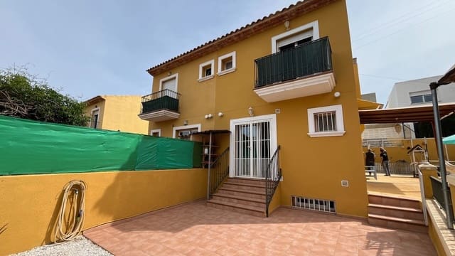 4 soverom Kjedet enebolig til salgs i Barranco Hondo - Varadero  , La Nucia med garasje - € 319 000 (Ref: 9241062)