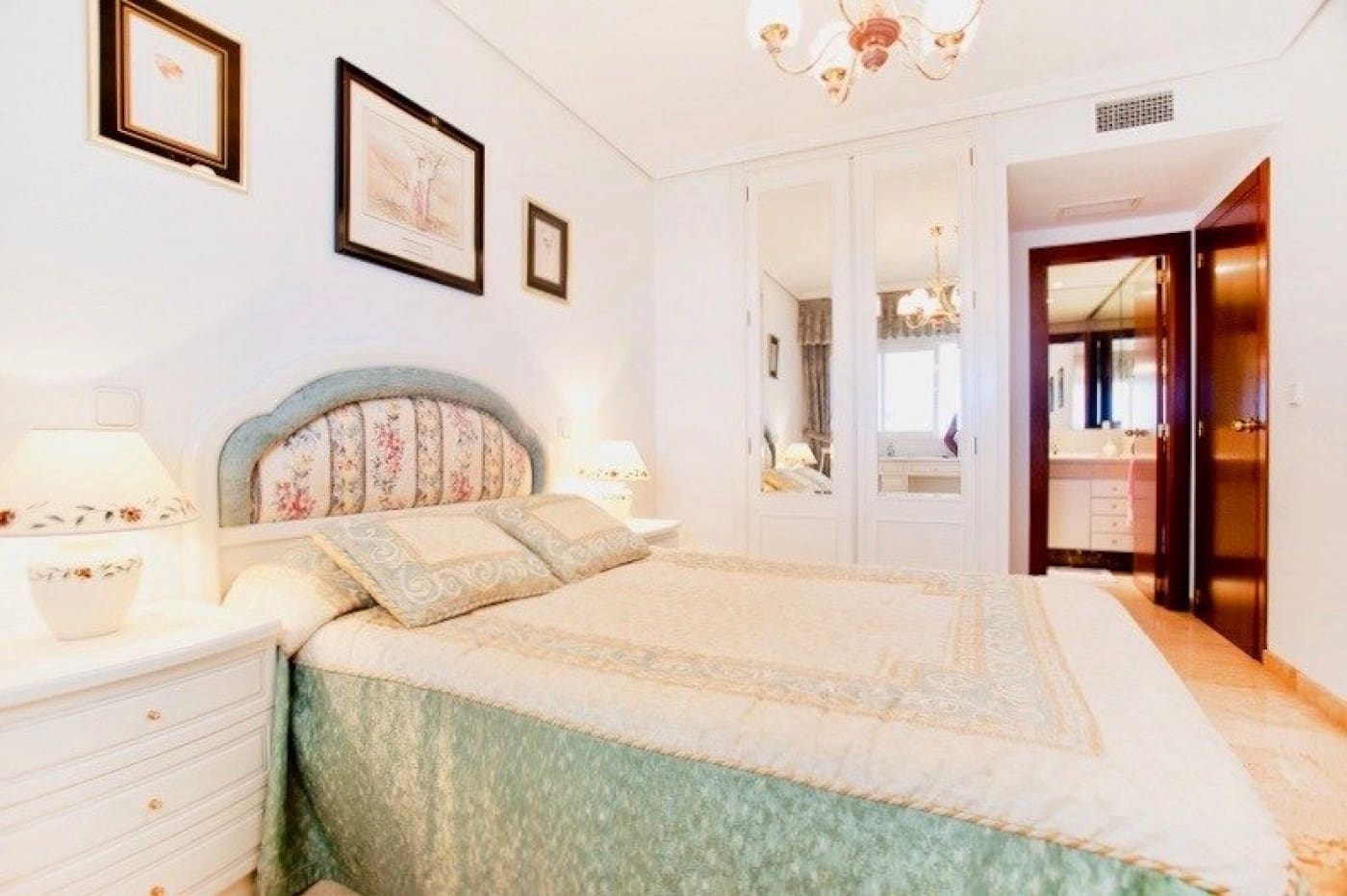 3 sypialnia Apartament na sprzedaż w Benidorm z basenem garażem - 585 000 € (Ref: 9241074)