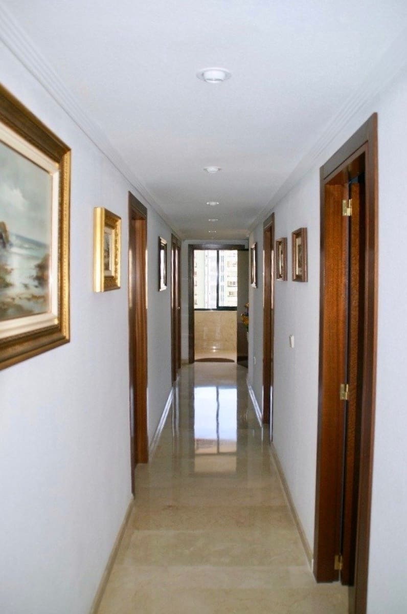 3 sypialnia Apartament na sprzedaż w Benidorm z basenem garażem - 585 000 € (Ref: 9241074)