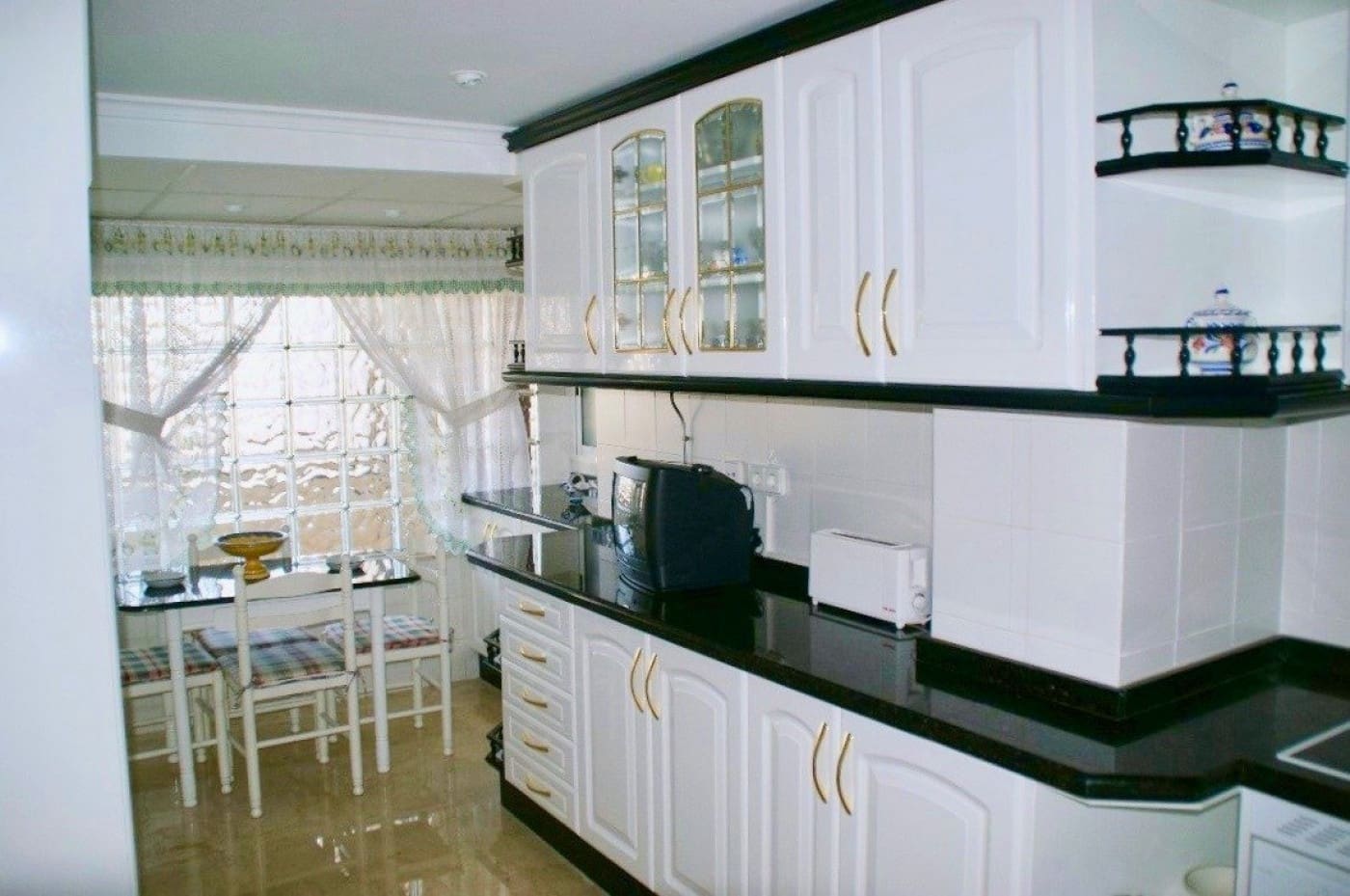 3 sypialnia Apartament na sprzedaż w Benidorm z basenem garażem - 585 000 € (Ref: 9241074)