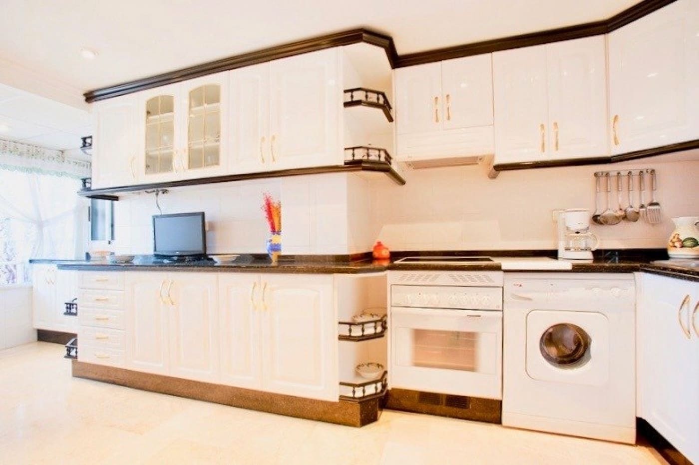 3 sypialnia Apartament na sprzedaż w Benidorm z basenem garażem - 585 000 € (Ref: 9241074)