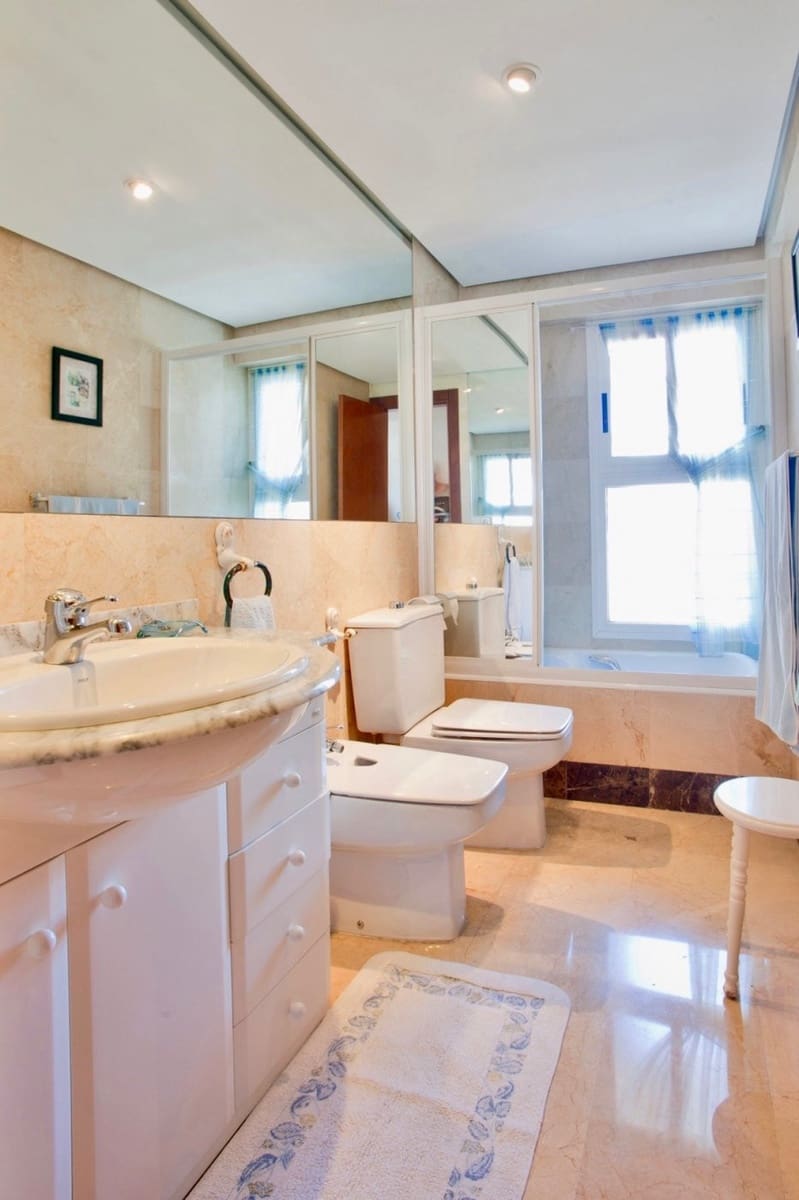 3 sypialnia Apartament na sprzedaż w Benidorm z basenem garażem - 585 000 € (Ref: 9241074)