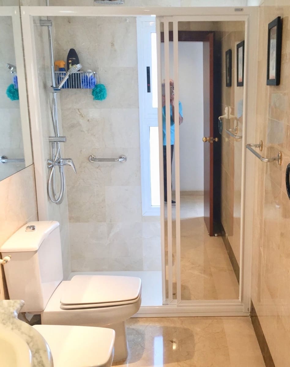 3 sypialnia Apartament na sprzedaż w Benidorm z basenem garażem - 585 000 € (Ref: 9241074)