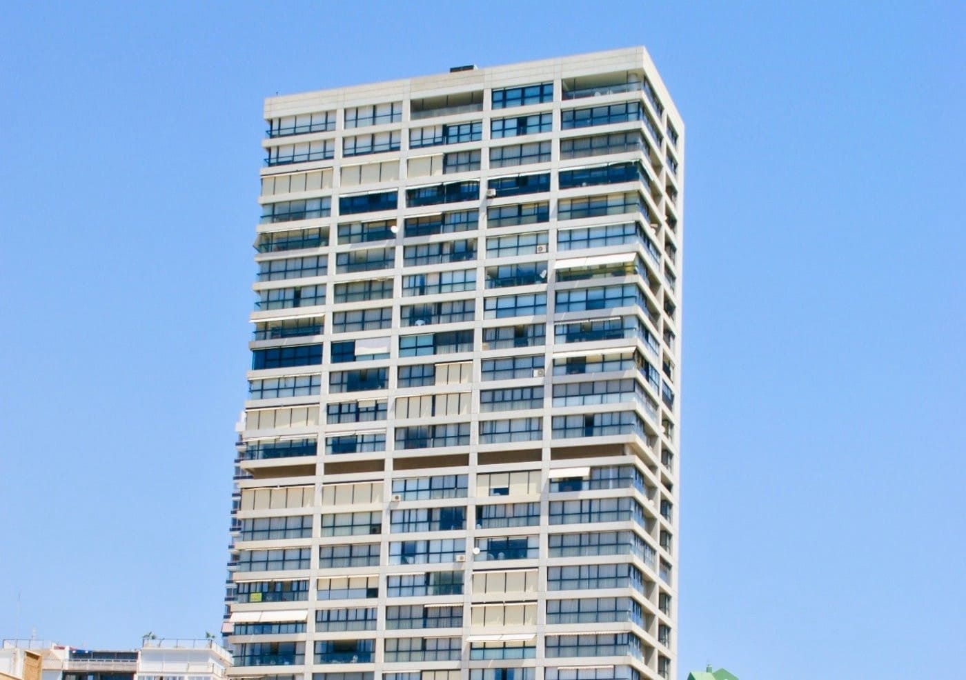 3 sypialnia Apartament na sprzedaż w Benidorm z basenem garażem - 585 000 € (Ref: 9241074)