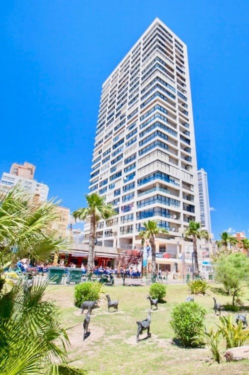 3 sypialnia Apartament na sprzedaż w Benidorm z basenem garażem - 585 000 € (Ref: 9241074)