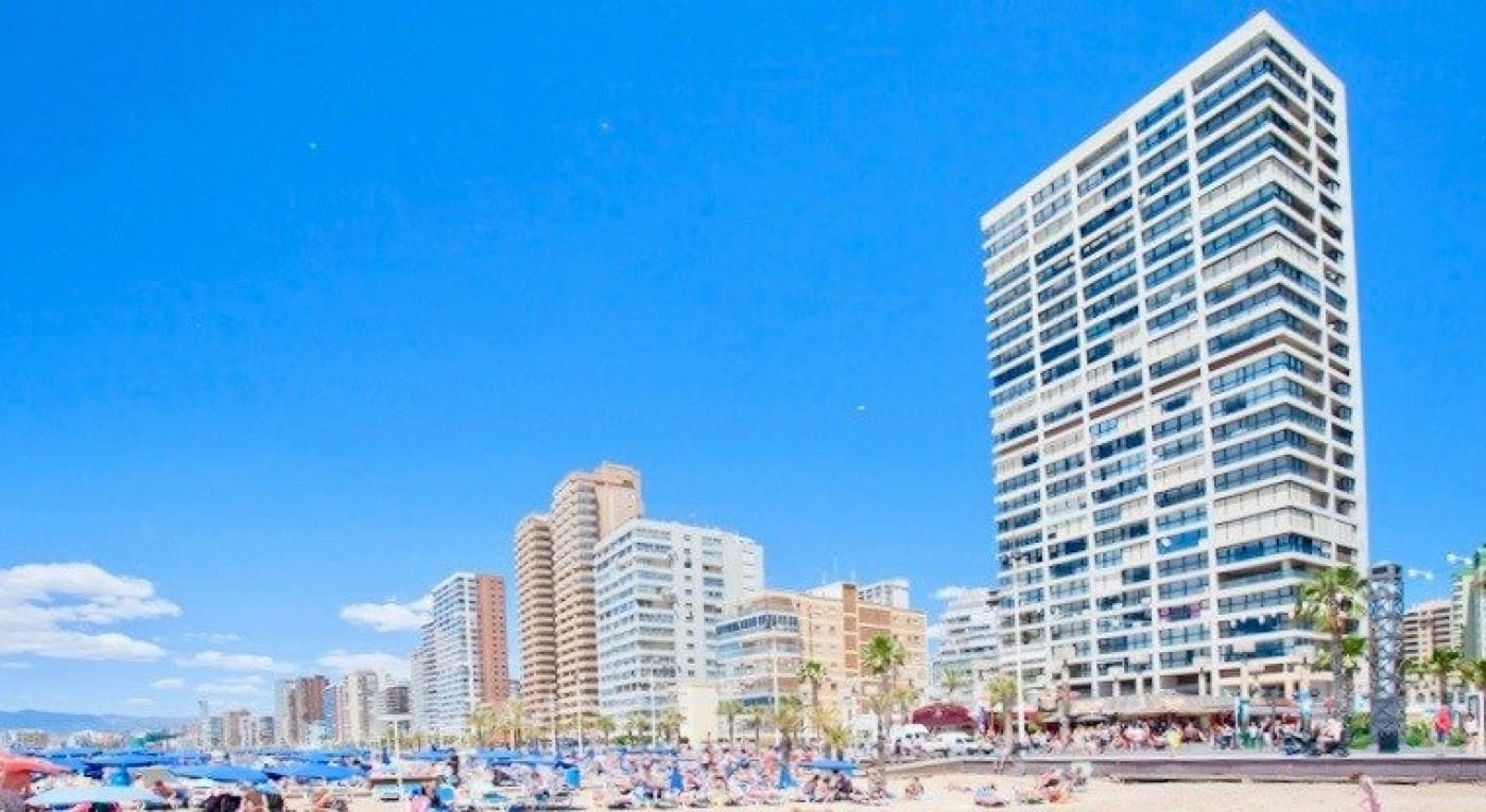 3 sypialnia Apartament na sprzedaż w Benidorm z basenem garażem - 585 000 € (Ref: 9241074)