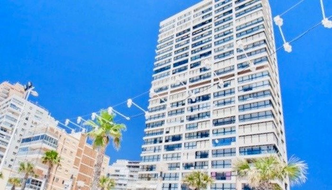 3 sypialnia Apartament na sprzedaż w Benidorm z basenem garażem - 585 000 € (Ref: 9241074)