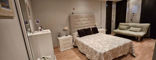 4 bedroom Apartment for sale in Playa Levante, Benidorm with garage - € 660,000 (Ref: 9241077)