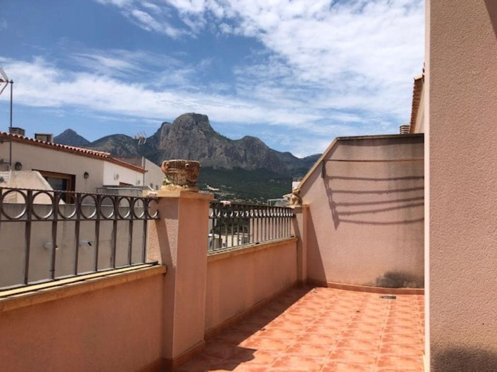 4 soveværelse Byhus til salg i La Nucia med garage - € 340.000 (Ref: 9241106)