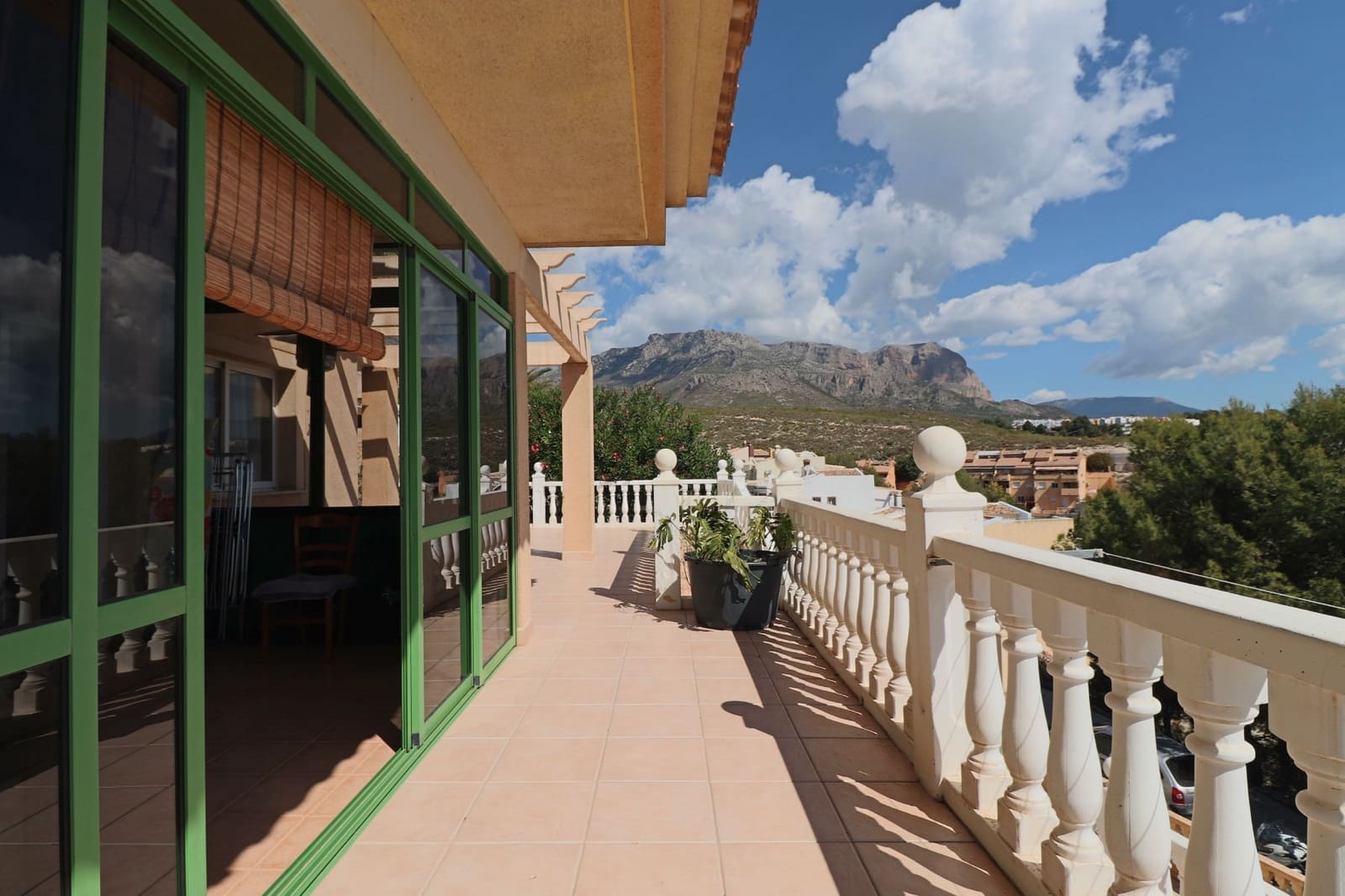 3 makuuhuone Huvila myytävänä paikassa La Nucia mukana uima-altaan 
autotalli - 530 000 € (Ref: 9241120)