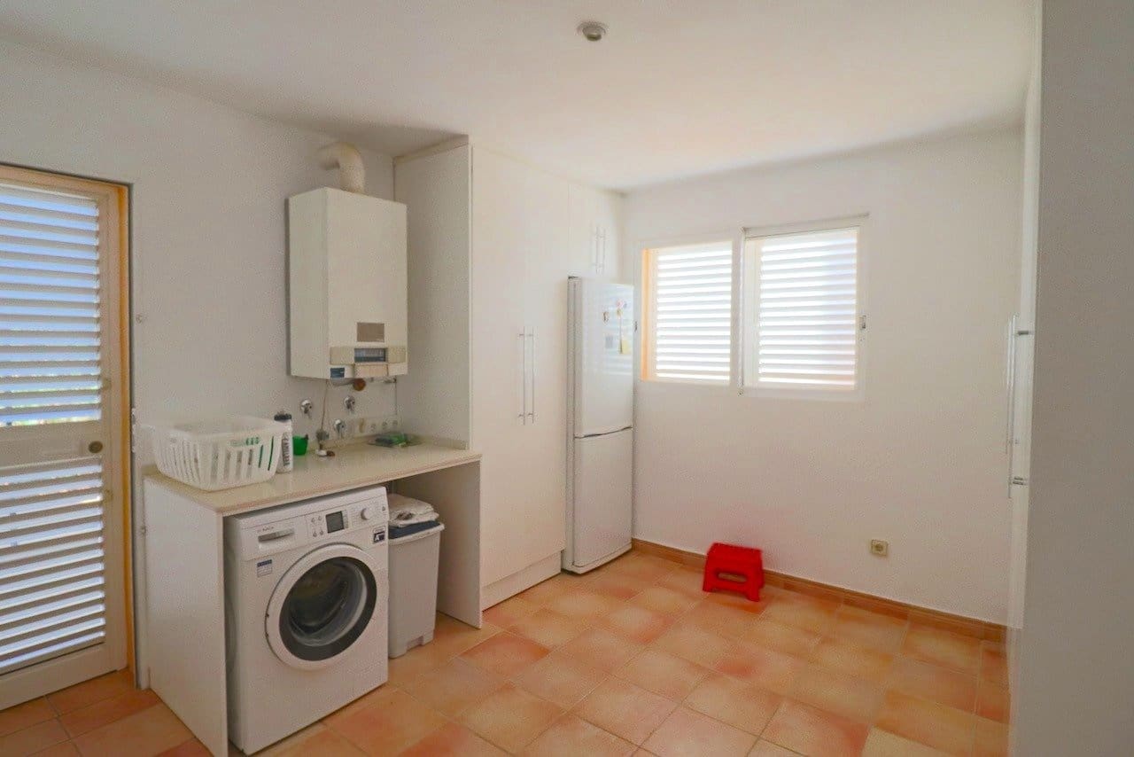 Chalet de 4 habitaciones en Benidorm en venta con piscina garaje - 950.000 € (Ref: 9243557)