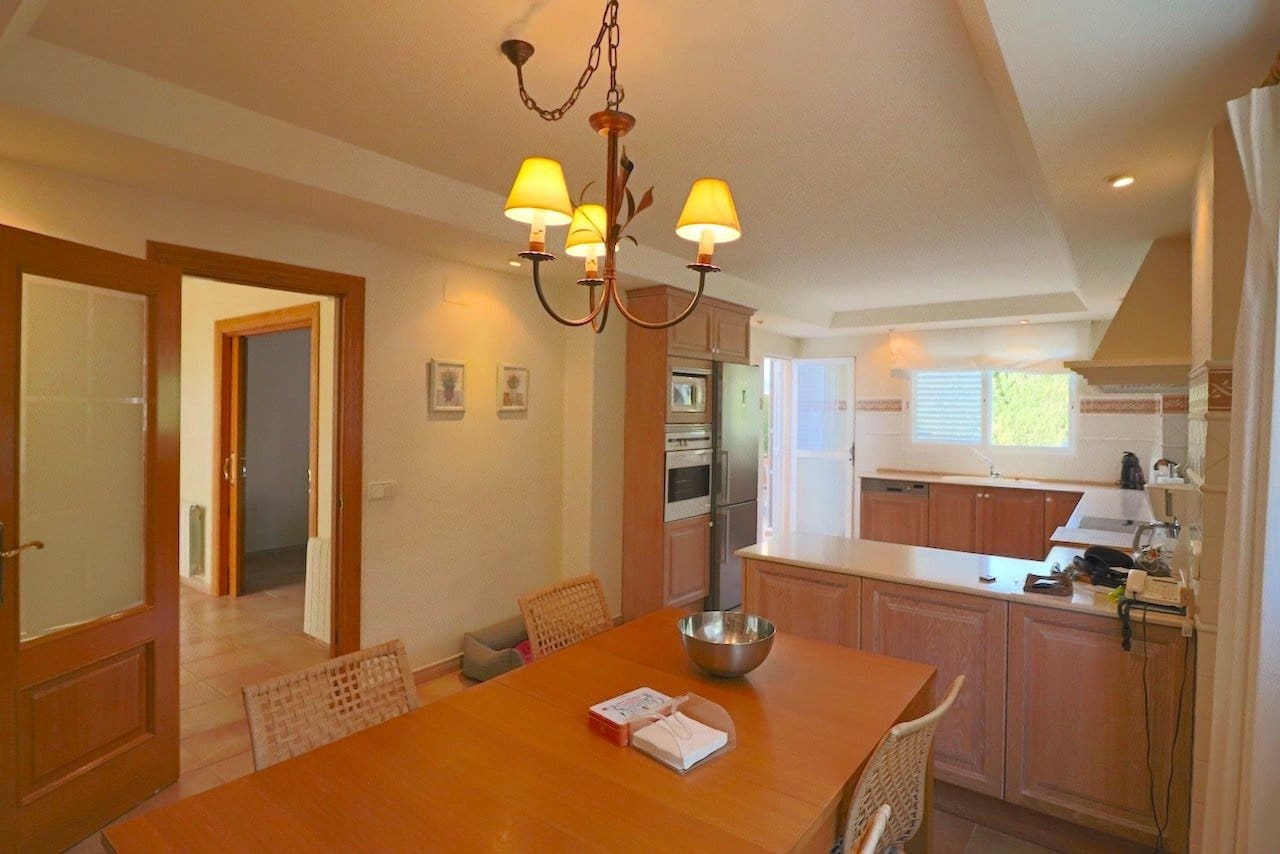 Chalet de 4 habitaciones en Benidorm en venta con piscina garaje - 950.000 € (Ref: 9243557)