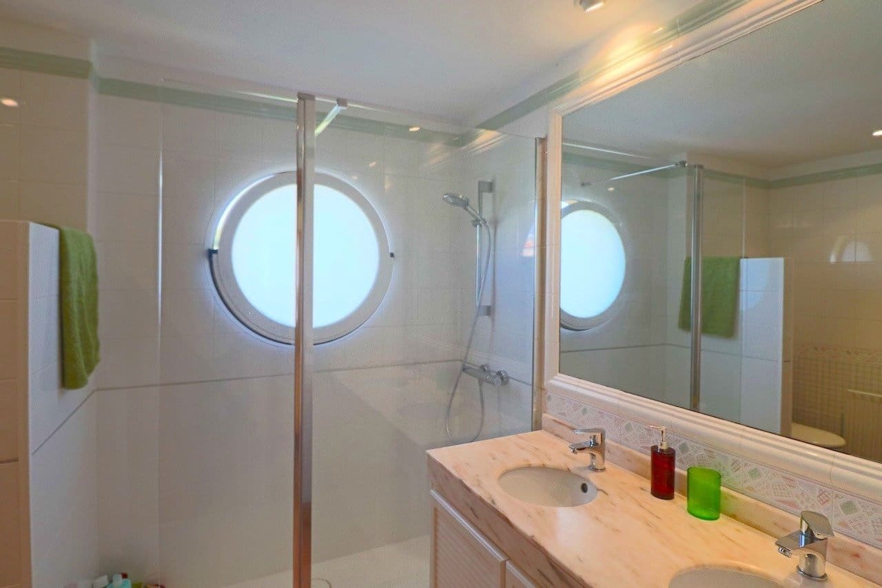 Chalet de 4 habitaciones en Benidorm en venta con piscina garaje - 950.000 € (Ref: 9243557)