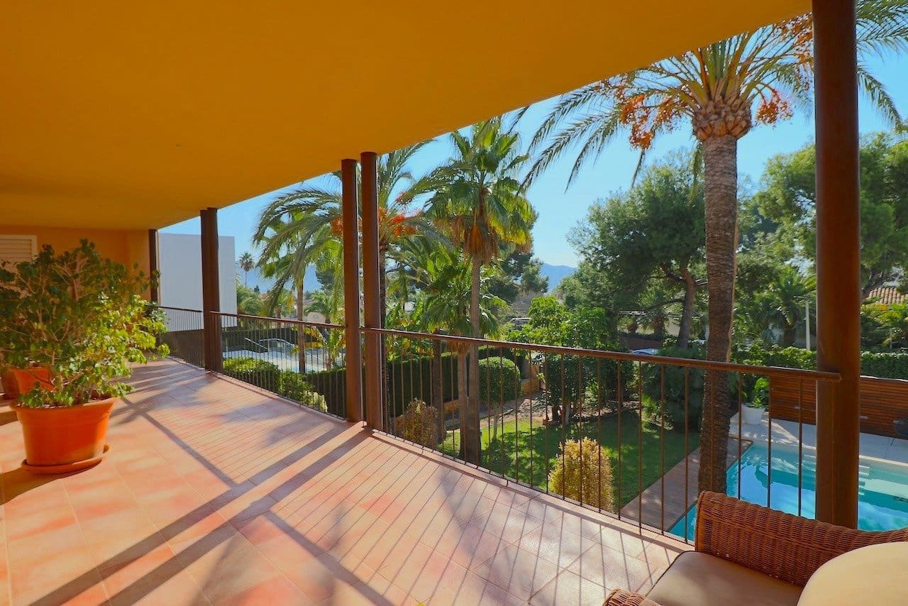 Chalet de 4 habitaciones en Benidorm en venta con piscina garaje - 950.000 € (Ref: 9243557)