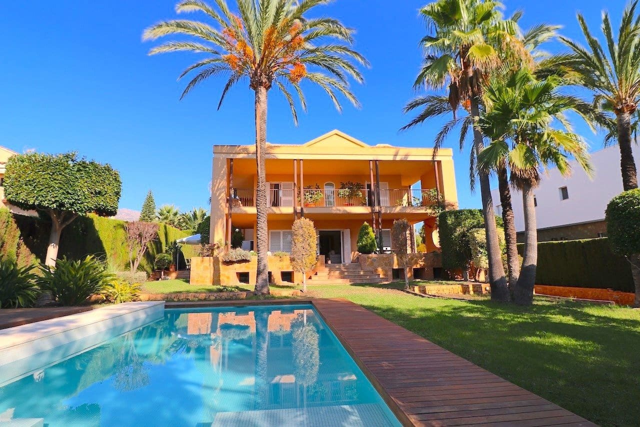 Chalet de 4 habitaciones en Benidorm en venta con piscina garaje - 950.000 € (Ref: 9243557)