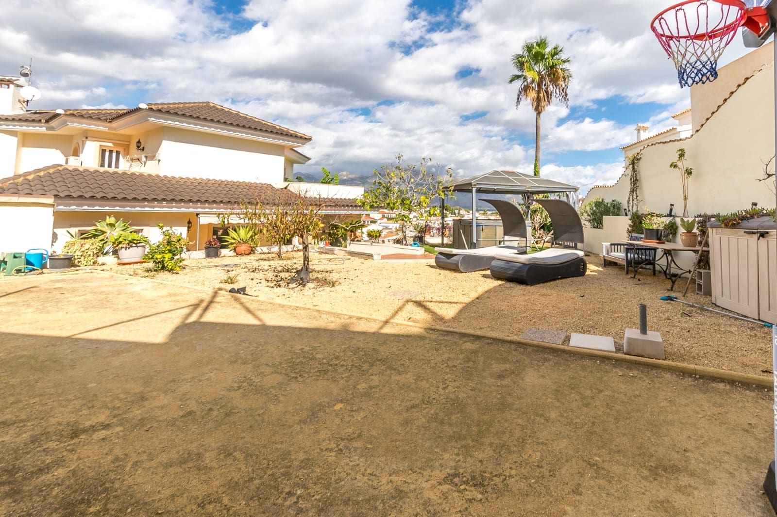 Chalet de 4 habitaciones en Alfaz del Pi / L'Alfàs del Pi en venta con piscina garaje - 649.000 € (Ref: 9383554)