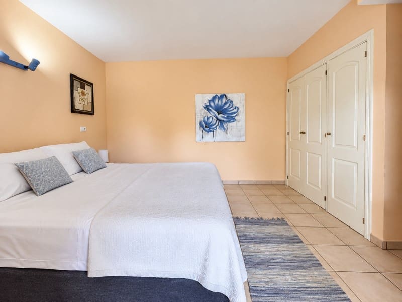 2 bedroom Apartment for sale in Santa Ponsa with pool garage - € 650,000 (Ref: 10008864)