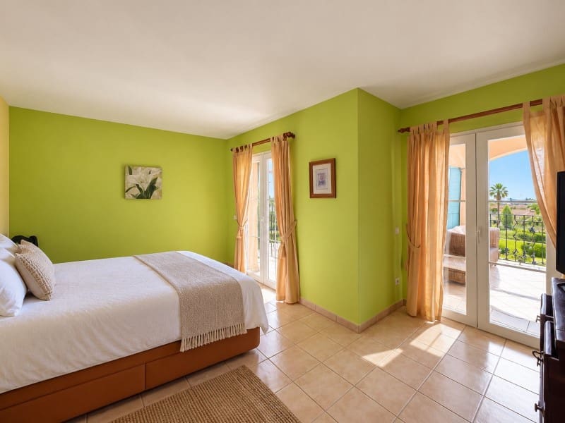 2 bedroom Apartment for sale in Santa Ponsa with pool garage - € 650,000 (Ref: 10008864)