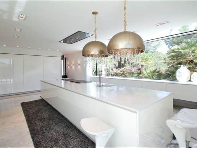 4 bedroom Villa for rent in Santa Ponsa, Calvià with pool garage - € 17,000 (Ref: 10011200)