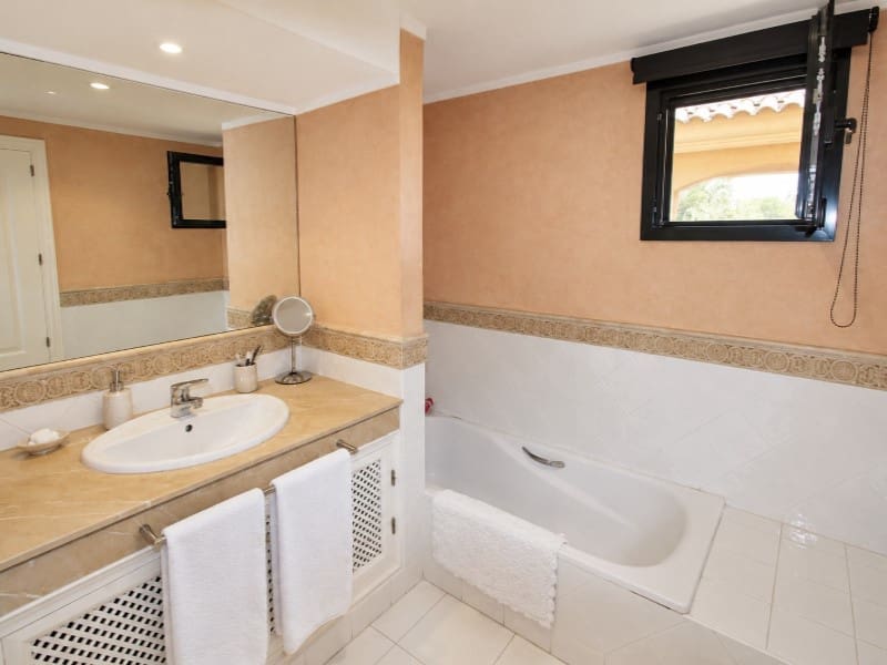 3 bedroom Apartment for rent in Santa Ponsa with pool garage - € 3,100 (Ref: 10033655)