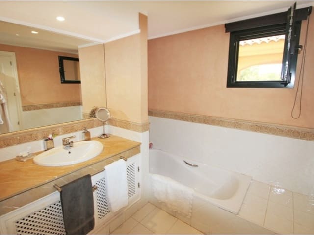 3 soveværelse Lejlighed til salg i Santa Ponsa, Calvià med swimmingpool - € 1.200.000 (Ref: 10033656)