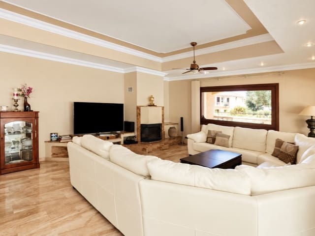 6 bedroom Villa for rent in El Toro with pool - € 7,000 (Ref: 10044925)