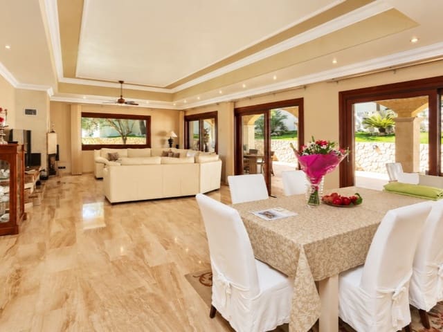6 bedroom Villa for rent in El Toro with pool - € 7,000 (Ref: 10044925)