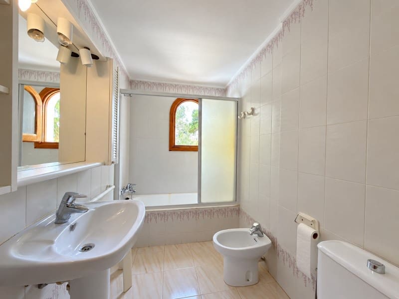 4 Zimmer Villa zu vermieten in Santa Ponsa mit Garage - 3.000 € (Ref: 10078203)