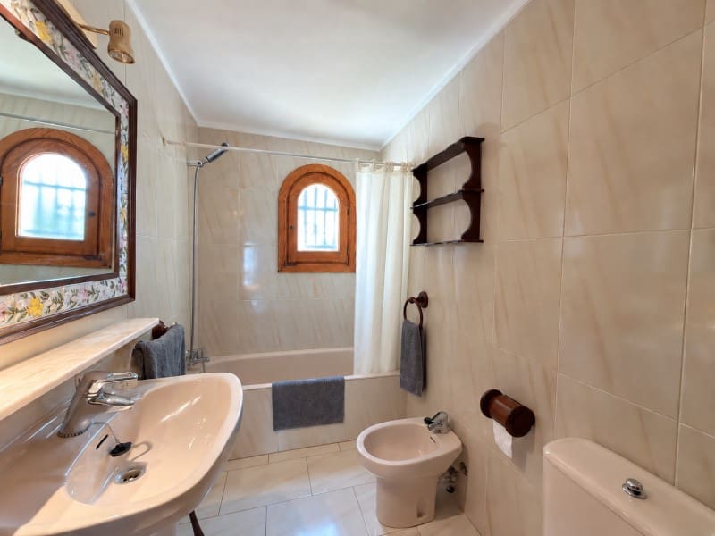 4 slaapkamer Villa te huur in Santa Ponsa met garage - € 2.700 (Ref: 10098203)