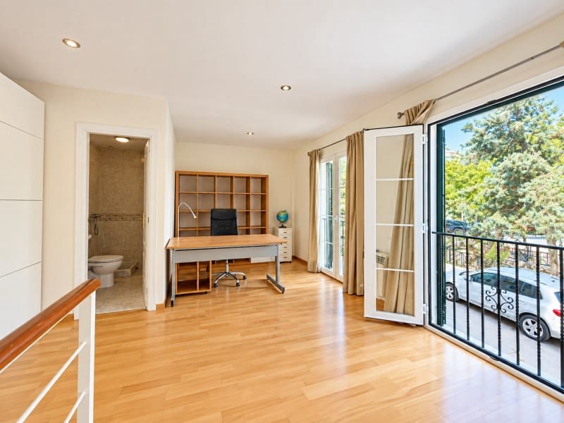 4 bedroom Apartment for rent in Palma de Mallorca - € 2,500 (Ref: 10100124)