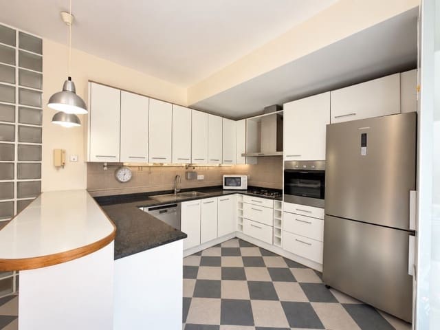 Appartement de 4 chambres à louer à Portopi, Palma de Mallorca - 2 500 € (Ref: 10100124)