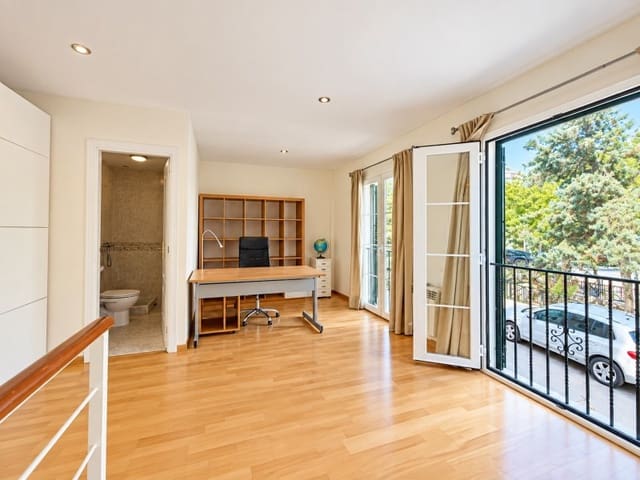Appartement de 4 chambres à louer à Portopi, Palma de Mallorca - 2 500 € (Ref: 10100124)