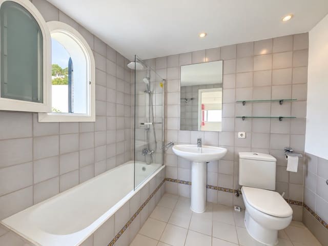Chalet de 4 habitaciones en Portals Nous, Calvià en alquiler con piscina garaje - 7.500 € (Ref: 10124293)