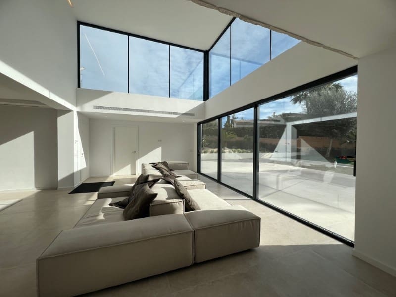 6 bedroom Villa for sale in Santa Ponsa with pool - € 4,495,000 (Ref: 7958544)