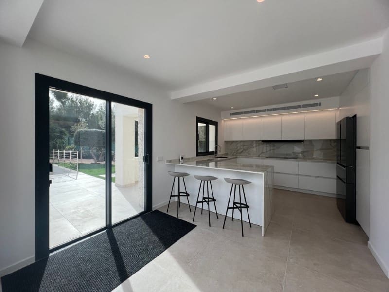 6 bedroom Villa for sale in Santa Ponsa with pool - € 4,495,000 (Ref: 7958544)