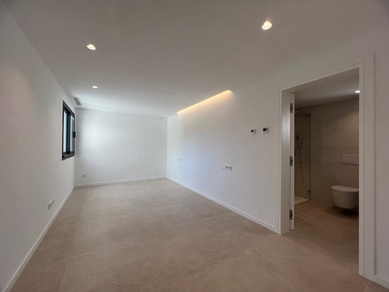 6 bedroom Villa for sale in Santa Ponsa with pool - € 4,495,000 (Ref: 7958544)