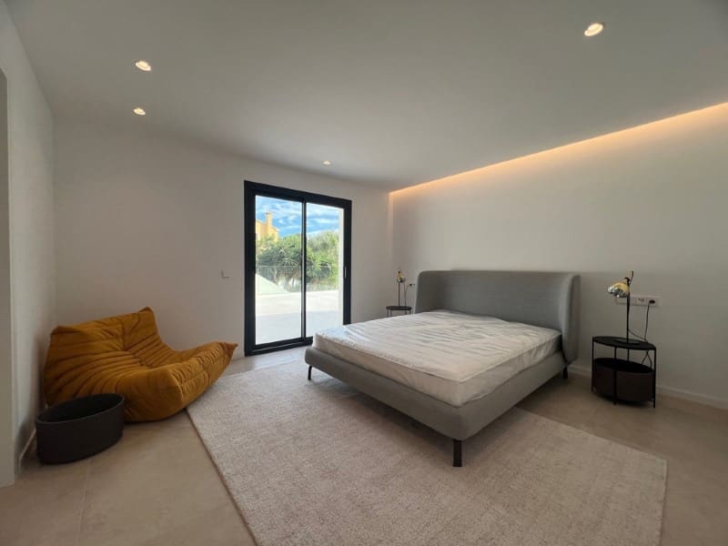 6 bedroom Villa for sale in Santa Ponsa with pool - € 4,495,000 (Ref: 7958544)