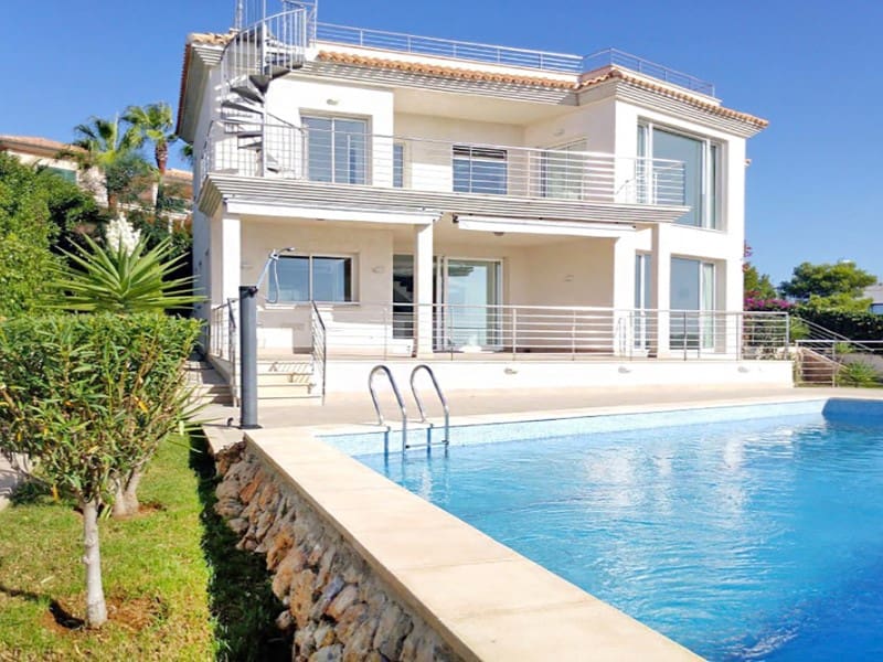 Villa/Maison de 4 chambres à louer à Santa Ponsa avec piscine - 12 000 € (Ref: 8093468)