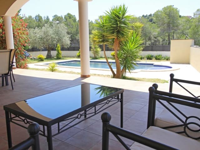 5 bedroom Villa for sale in Costa de la Calma, Calvià with pool - € 1,500,000 (Ref: 8820518)