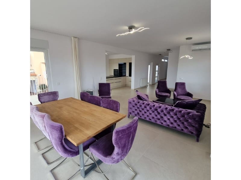 4 soveværelse Villa til leje i Palmanova med swimmingpool - € 7.000 (Ref: 9000346)