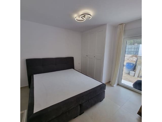 Chalet de 4 habitaciones en Palmanova, Calvià en alquiler con piscina - 7.000 € (Ref: 9000346)