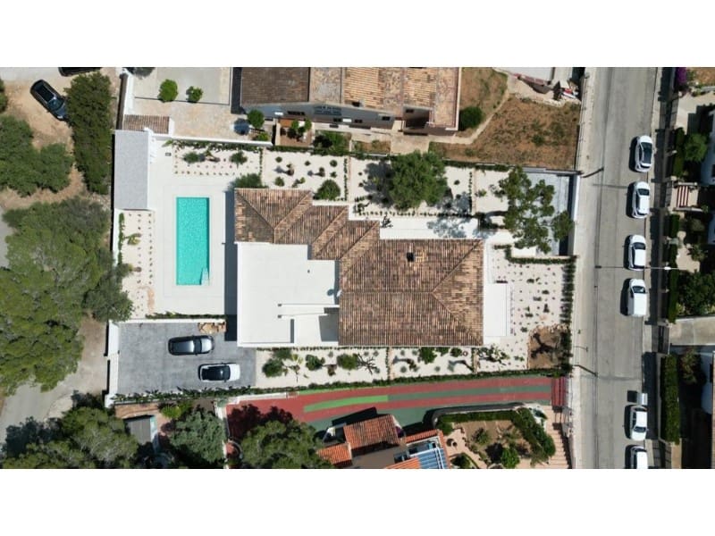 4 soveværelse Villa til leje i Palmanova med swimmingpool - € 7.000 (Ref: 9000346)