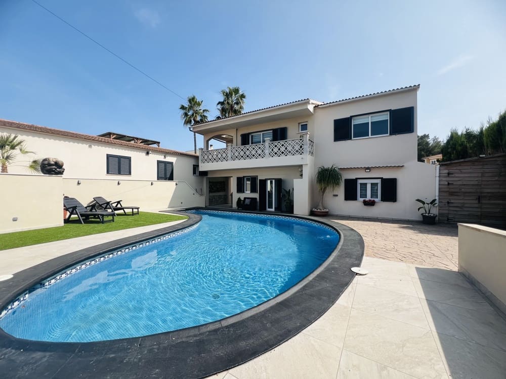 2 soveværelse Lejlighed til leje i Son Ferrer med swimmingpool - € 1.800 (Ref: 9084700)
