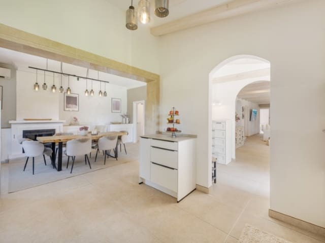 8 soverom Finca/Herregård til salgs i Binissalem med svømmebasseng - € 3 900 000 (Ref: 9148430)