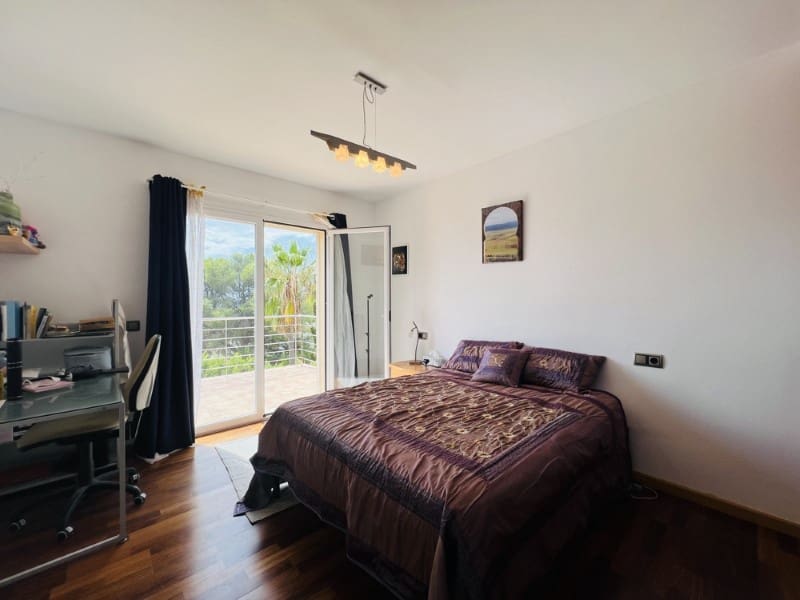 6 soveværelse Villa til salg i Palmanova med swimmingpool - € 2.550.000 (Ref: 9151534)