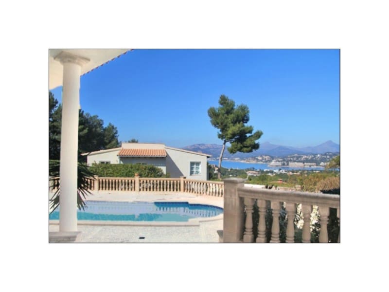4 bedroom Villa for rent in Santa Ponsa with pool - € 6,000 (Ref: 9163232)