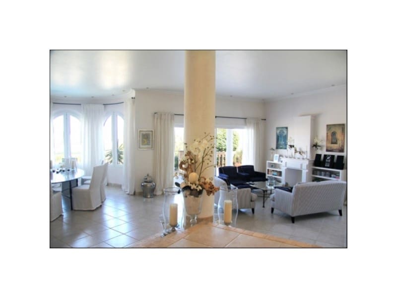 4 bedroom Villa for rent in Santa Ponsa with pool - € 6,000 (Ref: 9163232)